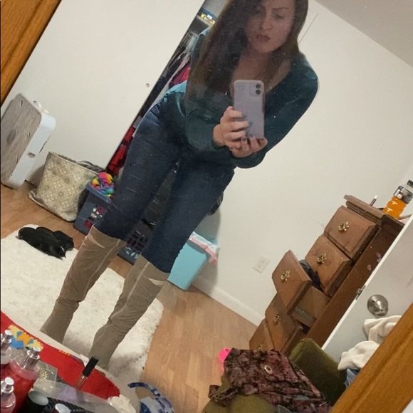 Meet your Posher, Kacee - Picture 3 of 5